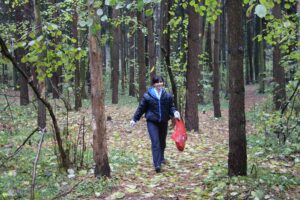 24 октября 2015 ГСУСУ Могилевская городская СДЮШОР Багима им. О. Г. Мищенко приняла участие в общегородском субботнике! (8)