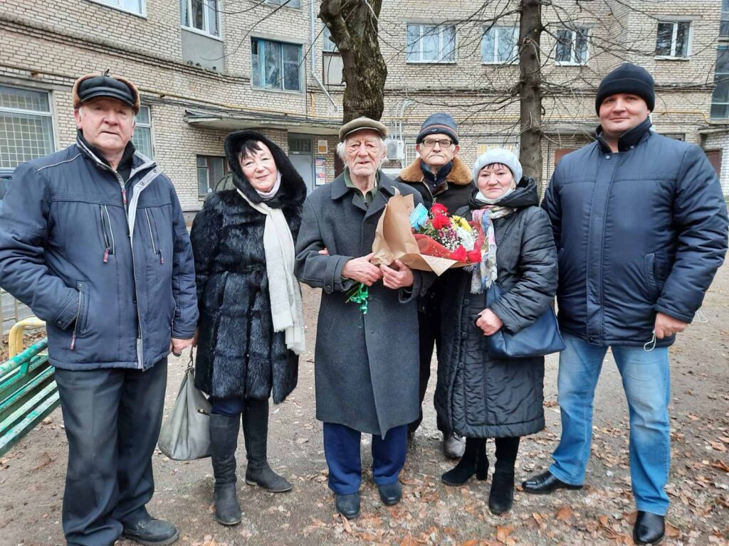 Могилевская городская СДЮШОР «Багима» поздравляет бывшего директора школы Савича Владимира Дмитриевича с 90-летним юбилеем!