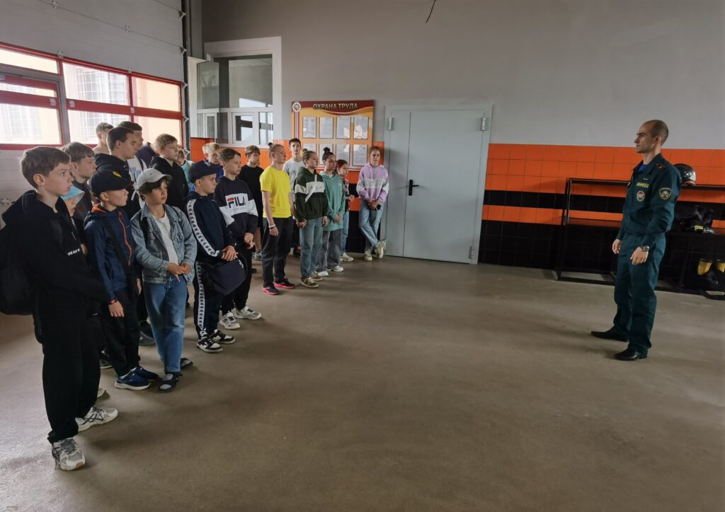 СПОРТСМЕНЫ-УЧАЩИЕСЯ В ГОСТЯХ У СПАСАТЕЛЕЙ (ЭКСКУРСИЯ В ПАСЧ-6). СПОРТСМЕНЫ-УЧАЩИЕСЯ В ГОСТЯХ У СПАСАТЕЛЕЙ (ЭКСКУРСИЯ В ПАСЧ-6).
