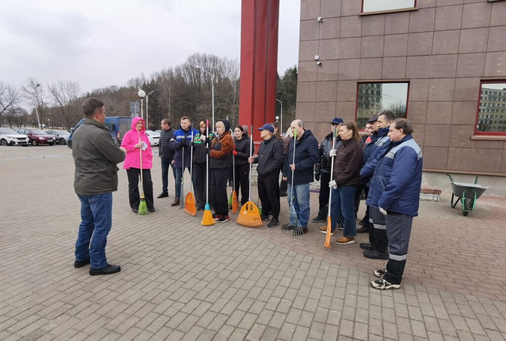 ОБЩЕГОРОДСКОЙ СУББОТНИК: УБОРКА И БЛАГОУСТРОЙСТВО. ОБЩЕГОРОДСКОЙ СУББОТНИК: УБОРКА И БЛАГОУСТРОЙСТВО.